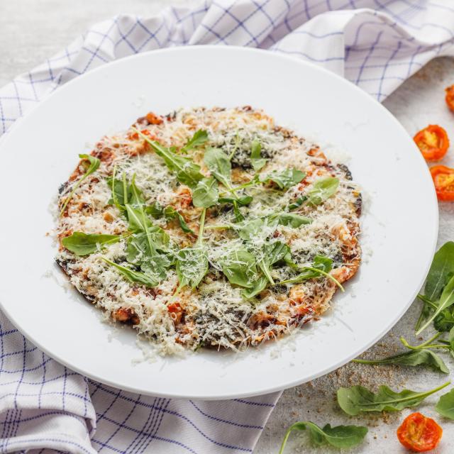 Kiirpitsa isetehtud pestoga