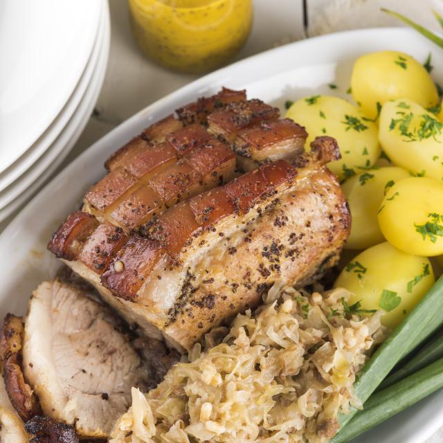 Свиное жаркое с капустой «Мульгикапсас»